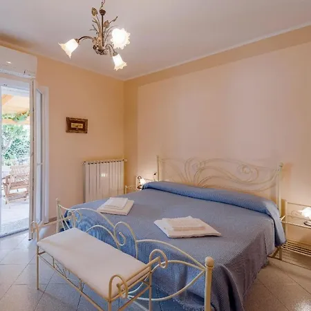 Ferienhaus Mit Privatpool Fuer 4 Personen 1 Kind Ca 80 M In Borgomaro, Italienische Riviera Italienische Westkueste בית נופש *